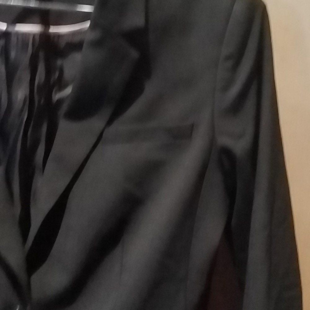 Women's multi functional pocket black blazer from Gap- size 0 (stretch). - Picture 4 of 6
